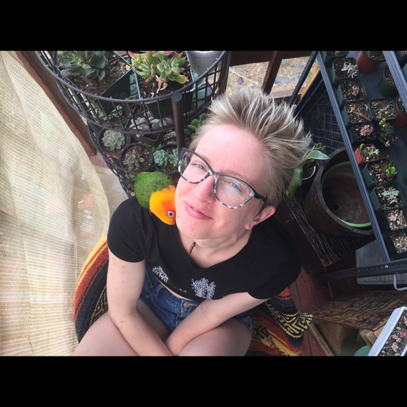 Meet your Poshers, Tara & Pete - Picture 7 of 8